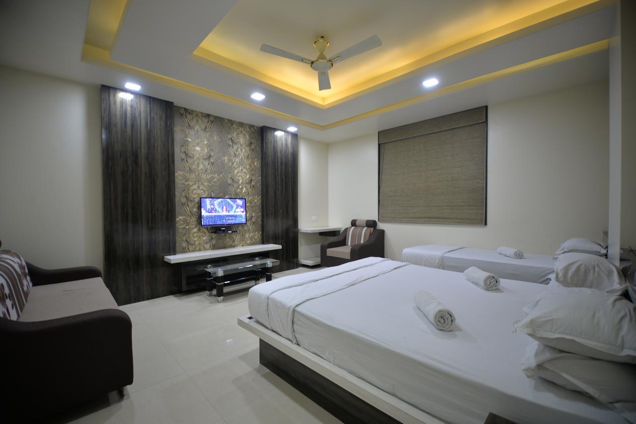 Hotel Radhe Krishna Solapur Eksteriør billede