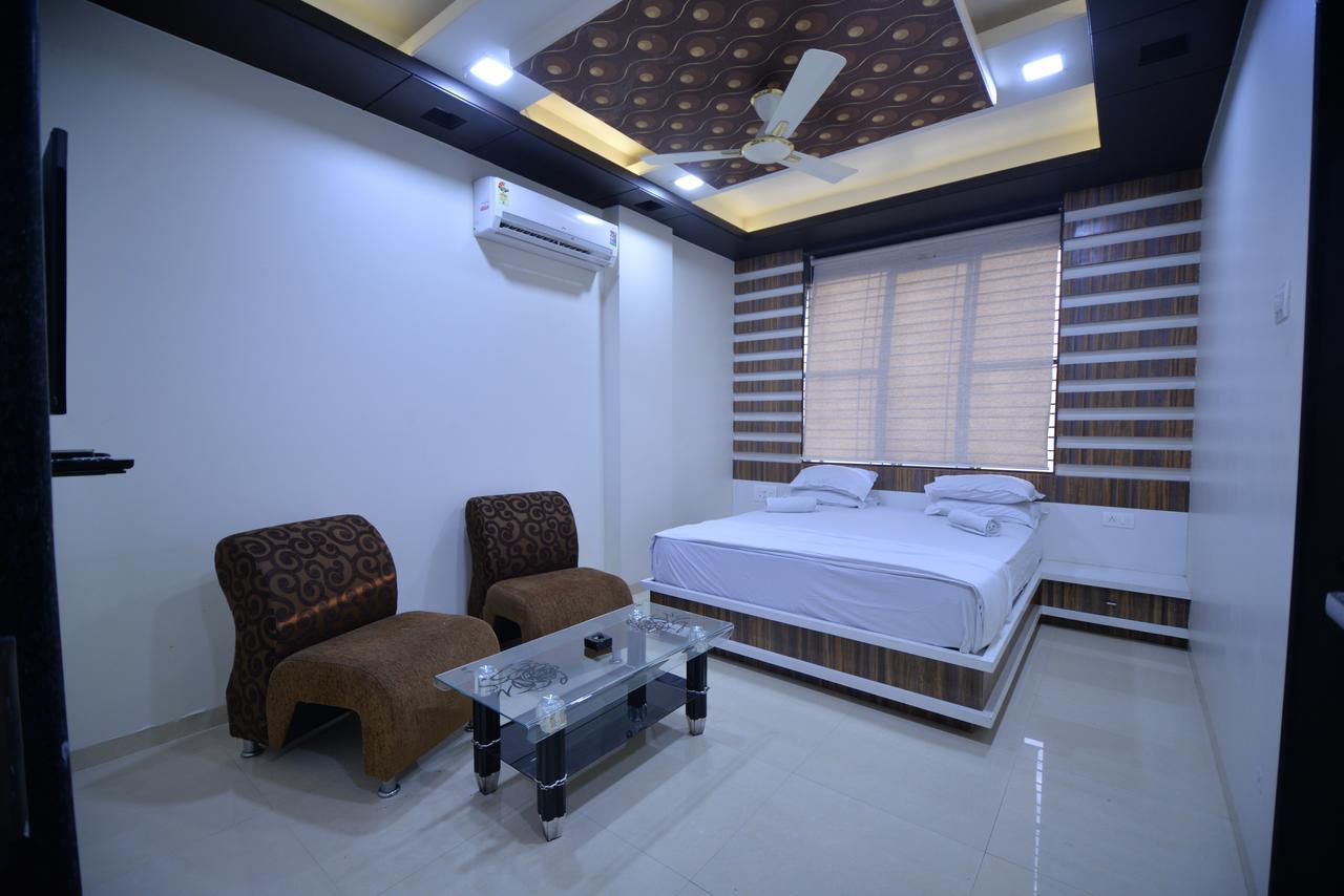 Hotel Radhe Krishna Solapur Eksteriør billede