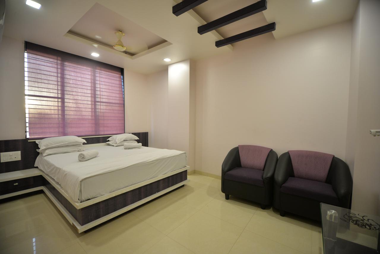 Hotel Radhe Krishna Solapur Eksteriør billede