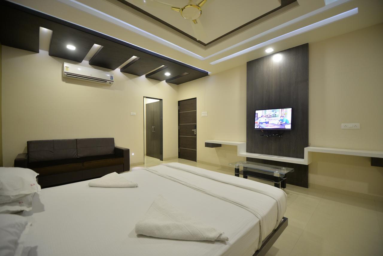 Hotel Radhe Krishna Solapur Eksteriør billede