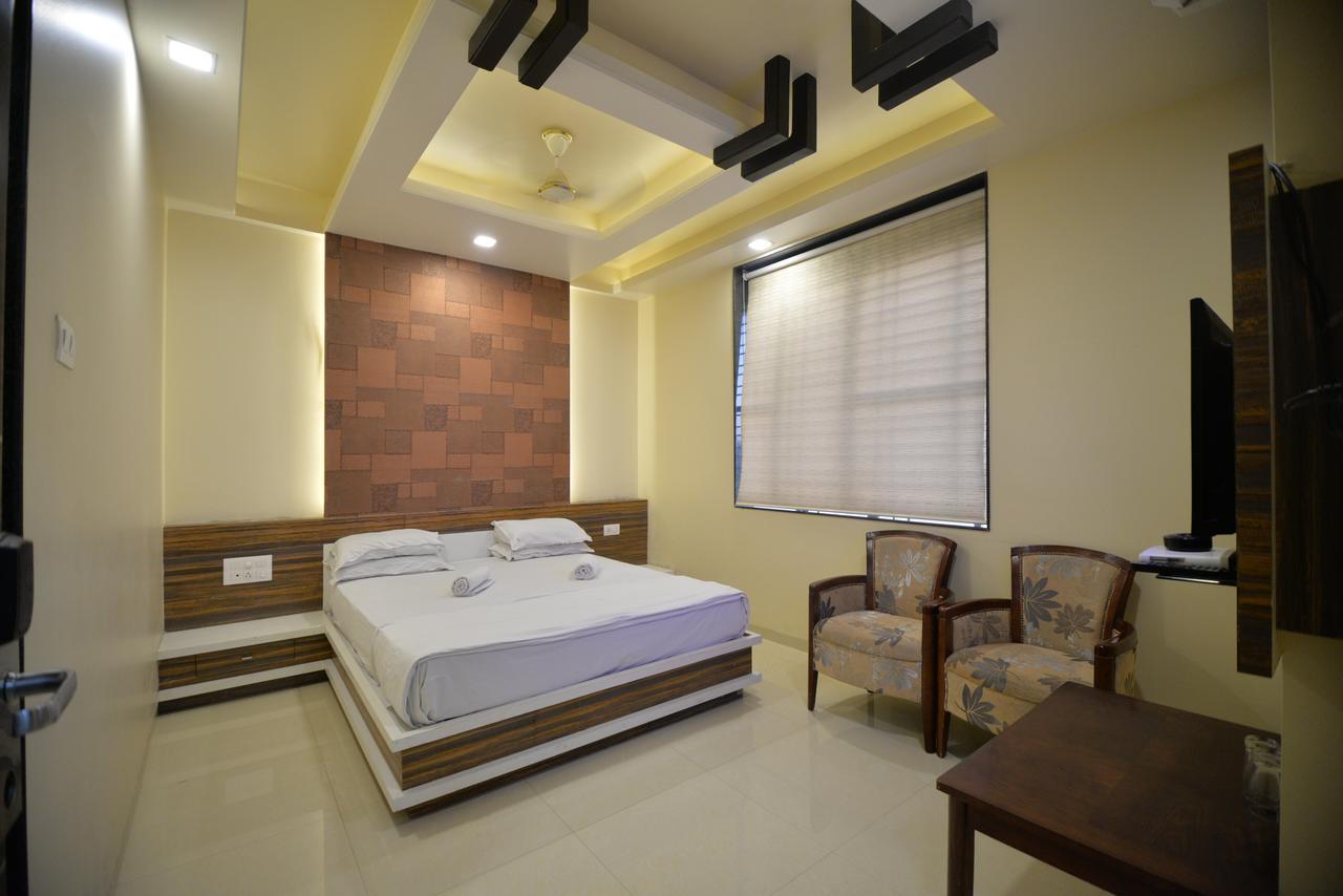 Hotel Radhe Krishna Solapur Eksteriør billede