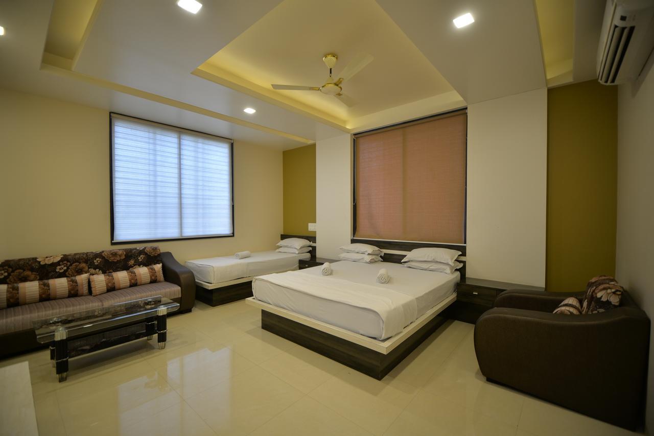Hotel Radhe Krishna Solapur Eksteriør billede